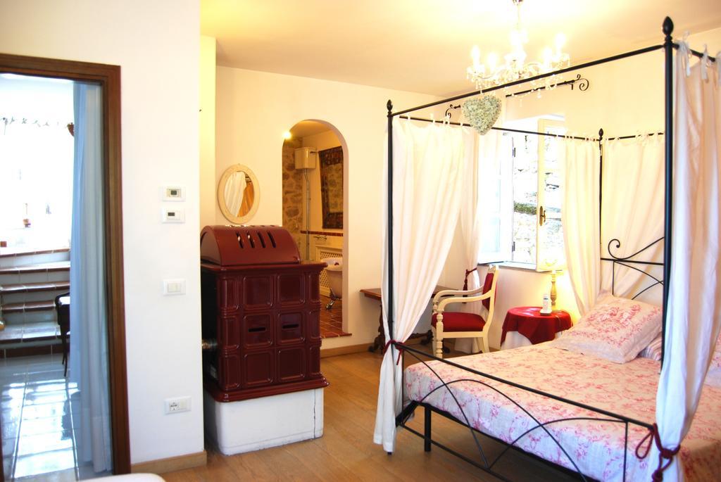 B&B H.M. Sonnino ภายนอก รูปภาพ